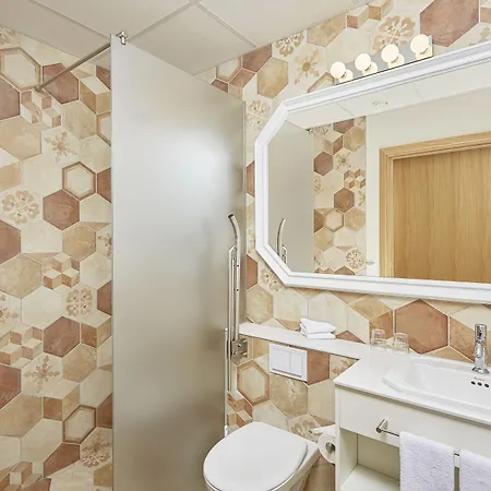 Hotel Marina - Berjaya Iceland 4*